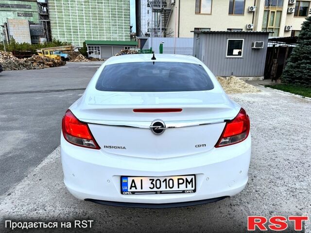 Белый Опель Инсигния, объемом двигателя 2 л и пробегом 225 тыс. км за 8900 $, фото 3 на Automoto.ua