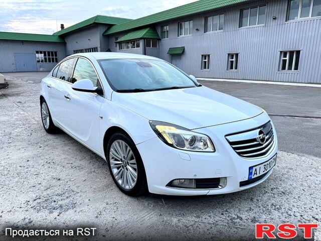 Белый Опель Инсигния, объемом двигателя 2 л и пробегом 225 тыс. км за 8900 $, фото 1 на Automoto.ua