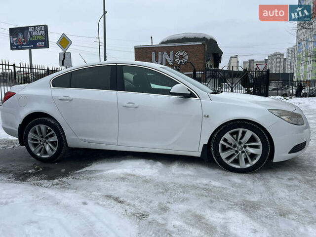 Белый Опель Инсигния, объемом двигателя 2 л и пробегом 177 тыс. км за 7400 $, фото 13 на Automoto.ua