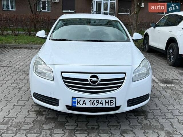Білий Опель Інсігнія, об'ємом двигуна 2 л та пробігом 178 тис. км за 6800 $, фото 1 на Automoto.ua