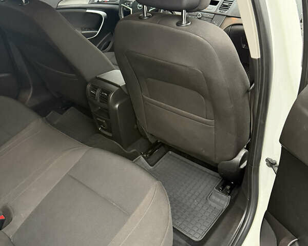 Белый Опель Инсигния, объемом двигателя 1.4 л и пробегом 158 тыс. км за 9800 $, фото 10 на Automoto.ua