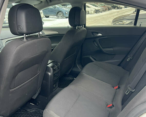 Белый Опель Инсигния, объемом двигателя 2 л и пробегом 177 тыс. км за 7400 $, фото 36 на Automoto.ua