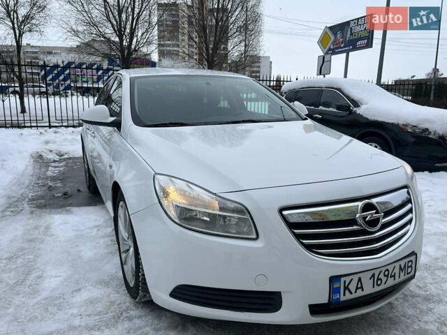 Белый Опель Инсигния, объемом двигателя 2 л и пробегом 177 тыс. км за 7400 $, фото 2 на Automoto.ua