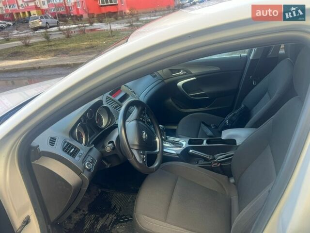 Белый Опель Инсигния, объемом двигателя 2 л и пробегом 178 тыс. км за 6900 $, фото 17 на Automoto.ua