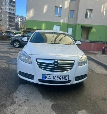 Белый Опель Инсигния, объемом двигателя 2 л и пробегом 178 тыс. км за 6900 $, фото 1 на Automoto.ua