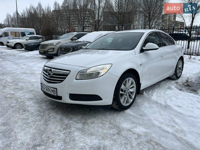 Белый Опель Инсигния, объемом двигателя 2 л и пробегом 177 тыс. км за 7400 $, фото 3 на Automoto.ua