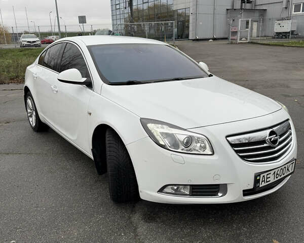 Белый Опель Инсигния, объемом двигателя 1.4 л и пробегом 158 тыс. км за 9800 $, фото 1 на Automoto.ua