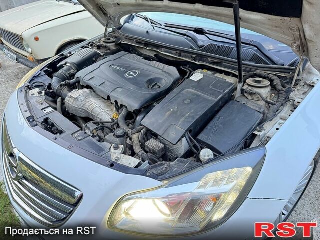 Белый Опель Инсигния, объемом двигателя 2 л и пробегом 225 тыс. км за 8900 $, фото 5 на Automoto.ua