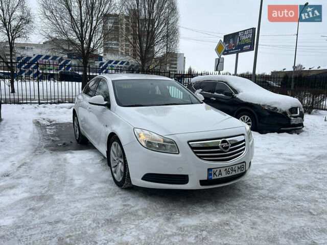 Белый Опель Инсигния, объемом двигателя 2 л и пробегом 177 тыс. км за 7400 $, фото 6 на Automoto.ua