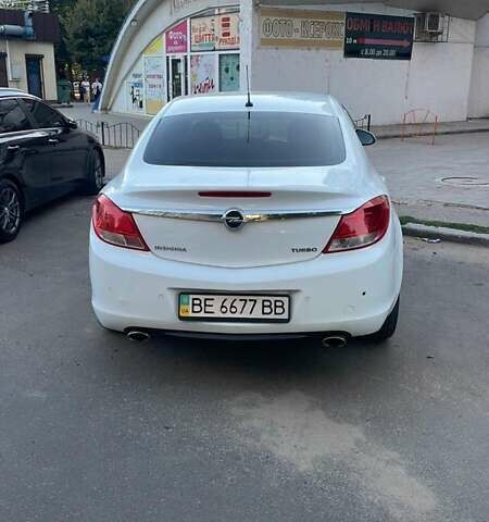 Белый Опель Инсигния, объемом двигателя 2 л и пробегом 220 тыс. км за 7500 $, фото 2 на Automoto.ua