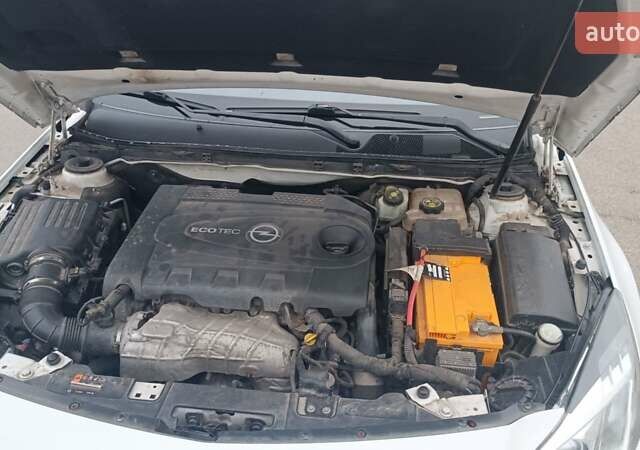 Белый Опель Инсигния, объемом двигателя 1.96 л и пробегом 192 тыс. км за 9500 $, фото 8 на Automoto.ua