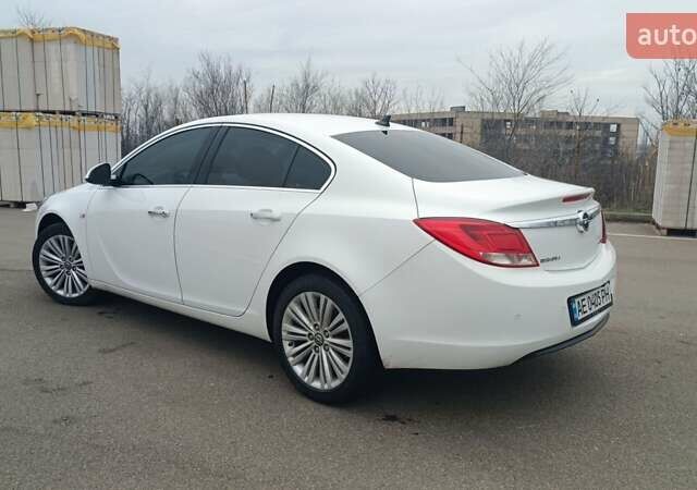 Белый Опель Инсигния, объемом двигателя 1.96 л и пробегом 192 тыс. км за 9500 $, фото 2 на Automoto.ua