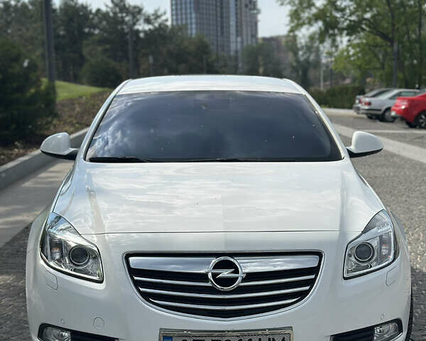 Белый Опель Инсигния, объемом двигателя 1.96 л и пробегом 54 тыс. км за 11700 $, фото 3 на Automoto.ua