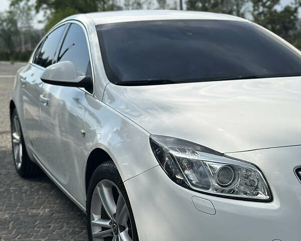 Белый Опель Инсигния, объемом двигателя 1.96 л и пробегом 54 тыс. км за 11700 $, фото 5 на Automoto.ua