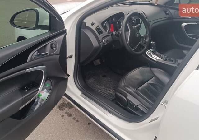 Белый Опель Инсигния, объемом двигателя 1.96 л и пробегом 192 тыс. км за 9500 $, фото 9 на Automoto.ua