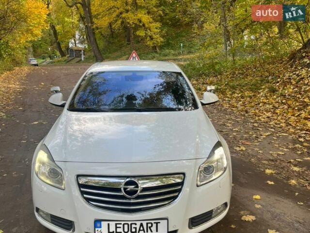 Белый Опель Инсигния, объемом двигателя 1.36 л и пробегом 250 тыс. км за 6700 $, фото 2 на Automoto.ua