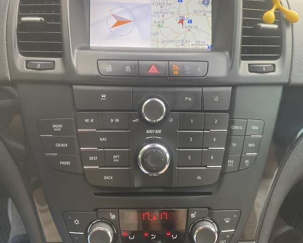 Белый Опель Инсигния, объемом двигателя 1.96 л и пробегом 123 тыс. км за 10800 $, фото 7 на Automoto.ua