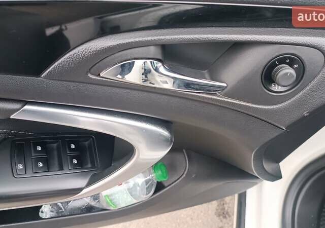 Белый Опель Инсигния, объемом двигателя 1.96 л и пробегом 192 тыс. км за 9500 $, фото 10 на Automoto.ua