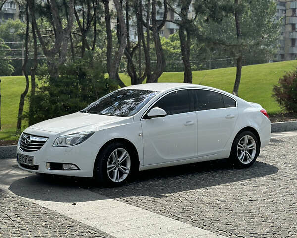 Белый Опель Инсигния, объемом двигателя 1.96 л и пробегом 54 тыс. км за 11700 $, фото 2 на Automoto.ua