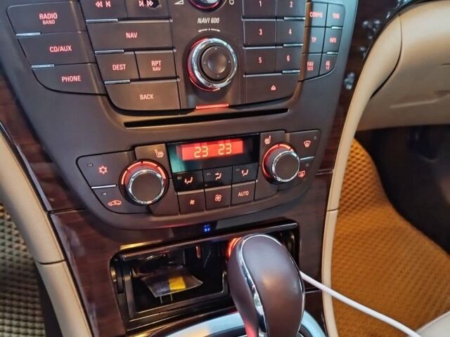 Белый Опель Инсигния, объемом двигателя 2 л и пробегом 290 тыс. км за 8700 $, фото 11 на Automoto.ua