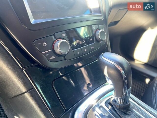 Білий Опель Інсігнія, об'ємом двигуна 1.96 л та пробігом 194 тис. км за 8800 $, фото 15 на Automoto.ua