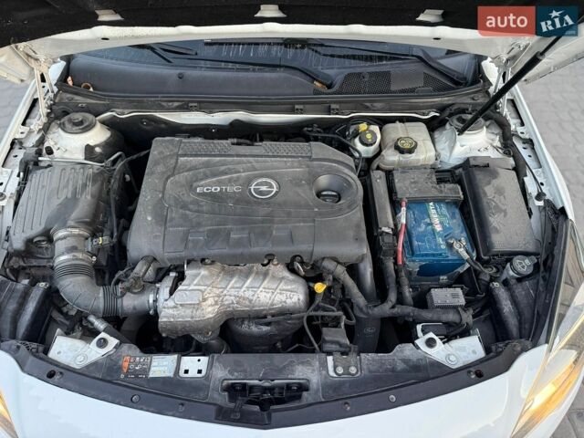 Білий Опель Інсігнія, об'ємом двигуна 2 л та пробігом 183 тис. км за 9899 $, фото 41 на Automoto.ua