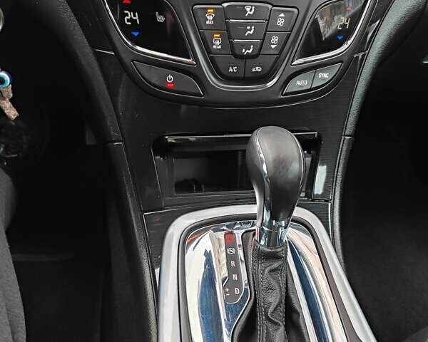 Білий Опель Інсігнія, об'ємом двигуна 2 л та пробігом 40 тис. км за 15000 $, фото 3 на Automoto.ua