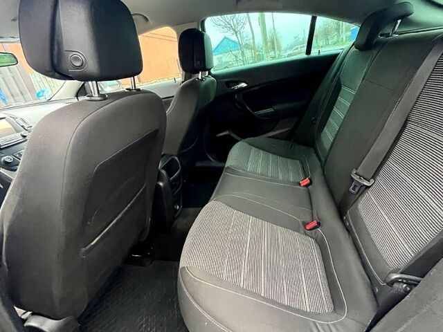 Белый Опель Инсигния, объемом двигателя 1.4 л и пробегом 226 тыс. км за 8400 $, фото 7 на Automoto.ua