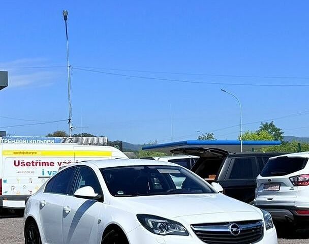 Білий Опель Інсігнія, об'ємом двигуна 1.6 л та пробігом 215 тис. км за 10999 $, фото 1 на Automoto.ua