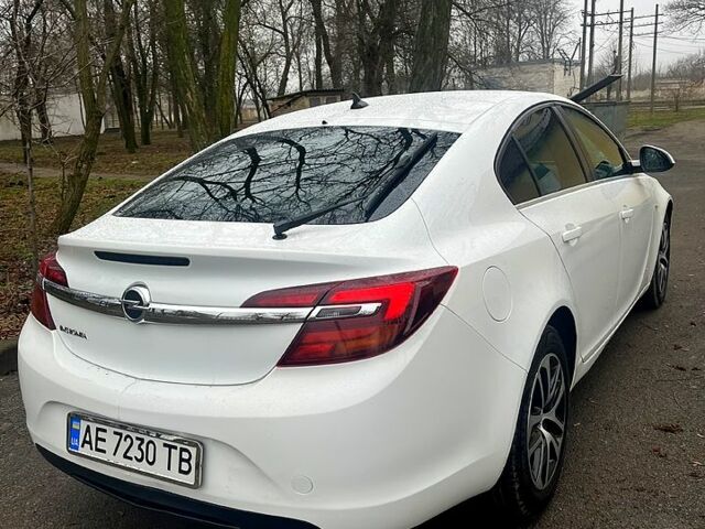 Белый Опель Инсигния, объемом двигателя 1.4 л и пробегом 226 тыс. км за 8400 $, фото 3 на Automoto.ua
