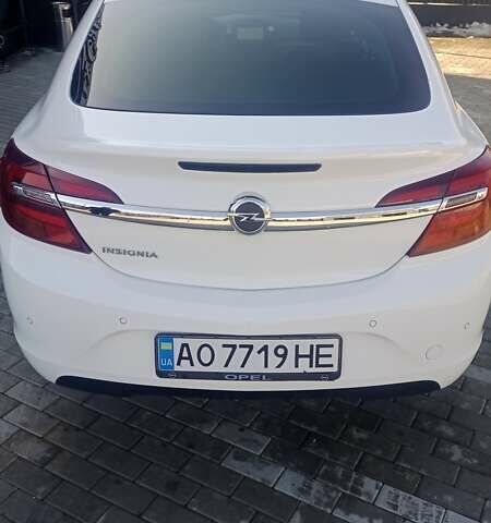Белый Опель Инсигния, объемом двигателя 1.6 л и пробегом 215 тыс. км за 12350 $, фото 5 на Automoto.ua