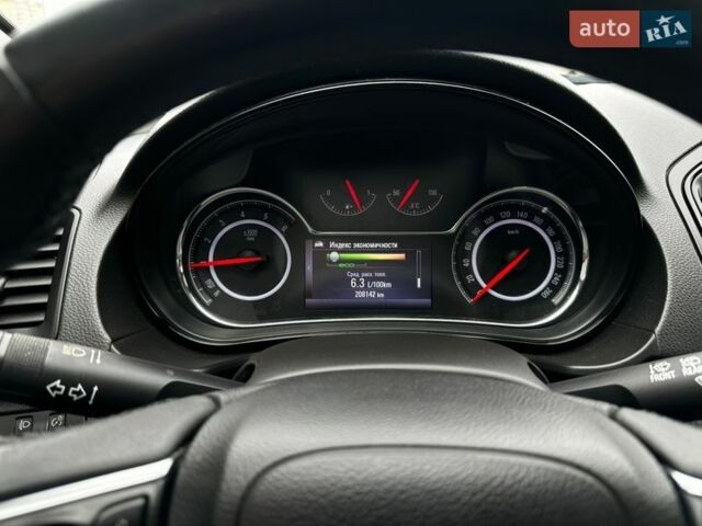 Белый Опель Инсигния, объемом двигателя 1.6 л и пробегом 208 тыс. км за 10300 $, фото 18 на Automoto.ua