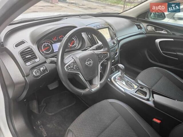 Білий Опель Інсігнія, об'ємом двигуна 2 л та пробігом 40 тис. км за 15000 $, фото 2 на Automoto.ua