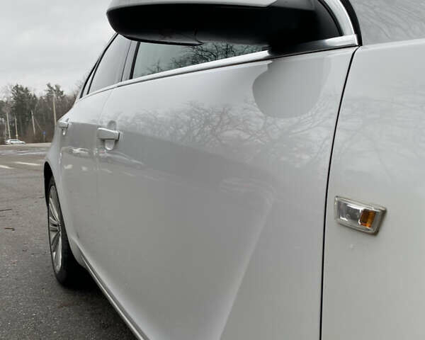 Белый Опель Инсигния, объемом двигателя 1.6 л и пробегом 180 тыс. км за 11200 $, фото 7 на Automoto.ua