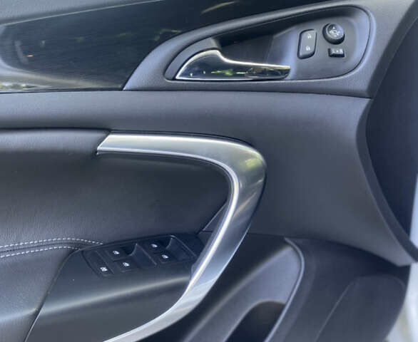 Белый Опель Инсигния, объемом двигателя 1.6 л и пробегом 180 тыс. км за 11200 $, фото 12 на Automoto.ua