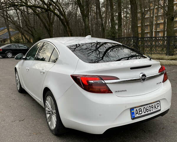 Белый Опель Инсигния, объемом двигателя 1.6 л и пробегом 180 тыс. км за 11200 $, фото 4 на Automoto.ua