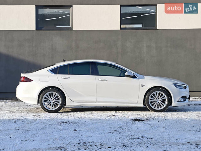 Белый Опель Инсигния, объемом двигателя 2 л и пробегом 182 тыс. км за 17500 $, фото 6 на Automoto.ua