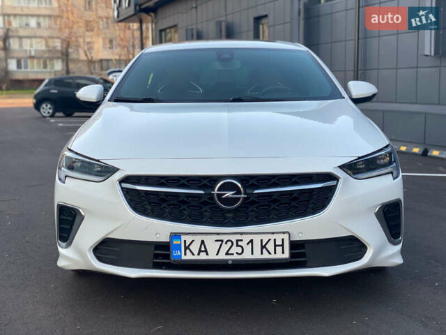 Белый Опель Инсигния, объемом двигателя 2 л и пробегом 90 тыс. км за 25000 $, фото 2 на Automoto.ua
