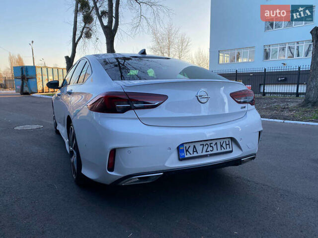 Белый Опель Инсигния, объемом двигателя 2 л и пробегом 90 тыс. км за 25000 $, фото 15 на Automoto.ua