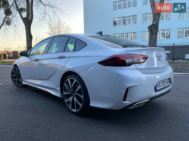 Белый Опель Инсигния, объемом двигателя 2 л и пробегом 90 тыс. км за 25000 $, фото 4 на Automoto.ua