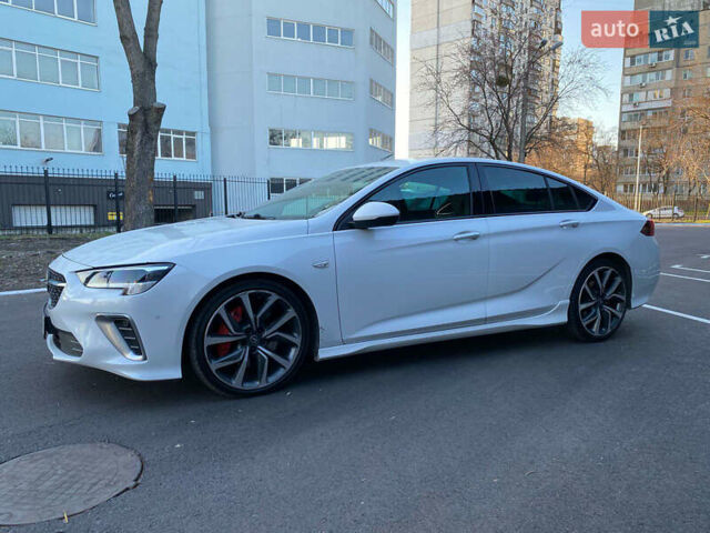 Белый Опель Инсигния, объемом двигателя 2 л и пробегом 90 тыс. км за 25000 $, фото 9 на Automoto.ua