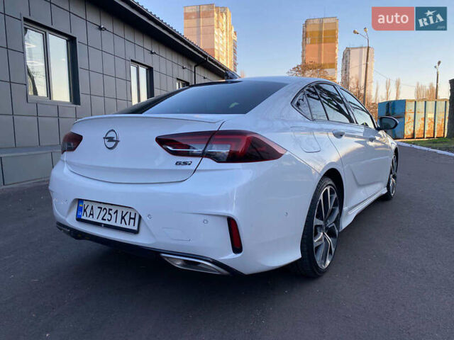 Белый Опель Инсигния, объемом двигателя 2 л и пробегом 90 тыс. км за 25000 $, фото 14 на Automoto.ua