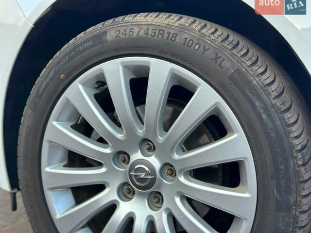 Белый Опель Инсигния, объемом двигателя 1.8 л и пробегом 126 тыс. км за 8199 $, фото 4 на Automoto.ua