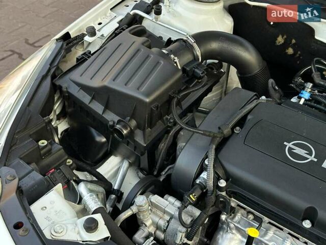 Белый Опель Инсигния, объемом двигателя 1.8 л и пробегом 126 тыс. км за 8199 $, фото 56 на Automoto.ua