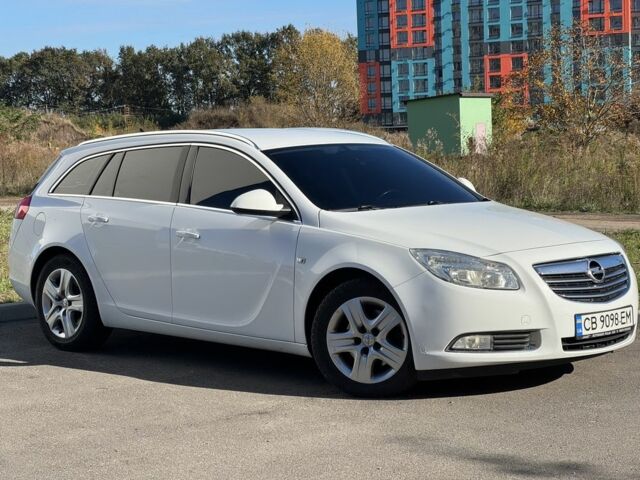 Белый Опель Инсигния, объемом двигателя 2 л и пробегом 276 тыс. км за 5500 $, фото 1 на Automoto.ua