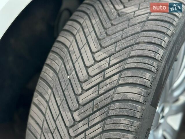 Белый Опель Инсигния, объемом двигателя 1.8 л и пробегом 126 тыс. км за 8199 $, фото 23 на Automoto.ua