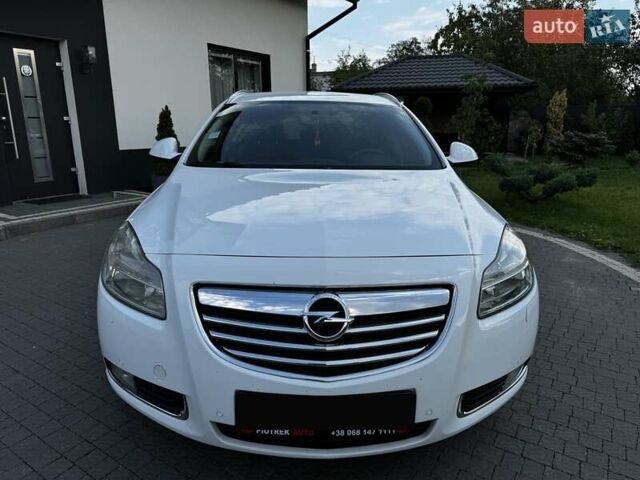 Белый Опель Инсигния, объемом двигателя 2 л и пробегом 245 тыс. км за 7200 $, фото 6 на Automoto.ua