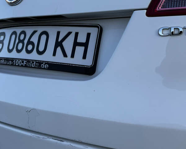 Белый Опель Инсигния, объемом двигателя 2 л и пробегом 286 тыс. км за 5900 $, фото 10 на Automoto.ua
