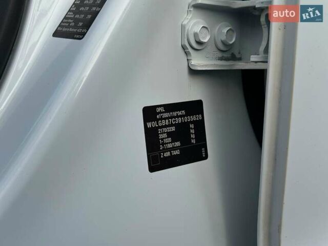 Белый Опель Инсигния, объемом двигателя 1.8 л и пробегом 126 тыс. км за 8199 $, фото 51 на Automoto.ua