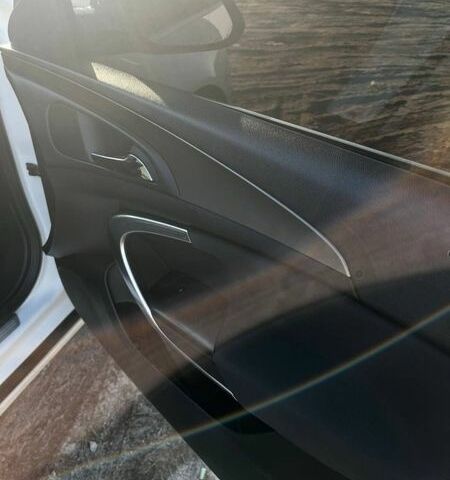 Білий Опель Інсігнія, об'ємом двигуна 1.96 л та пробігом 260 тис. км за 7800 $, фото 13 на Automoto.ua